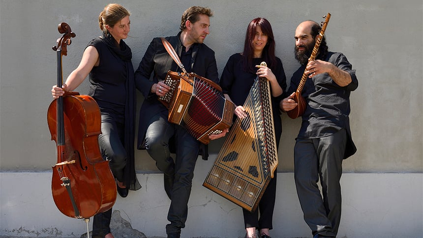 Didier Laloy, Kathy Adam, Kiya Tabassian et Didem Basar de l'ensemble Constantinople & Belem