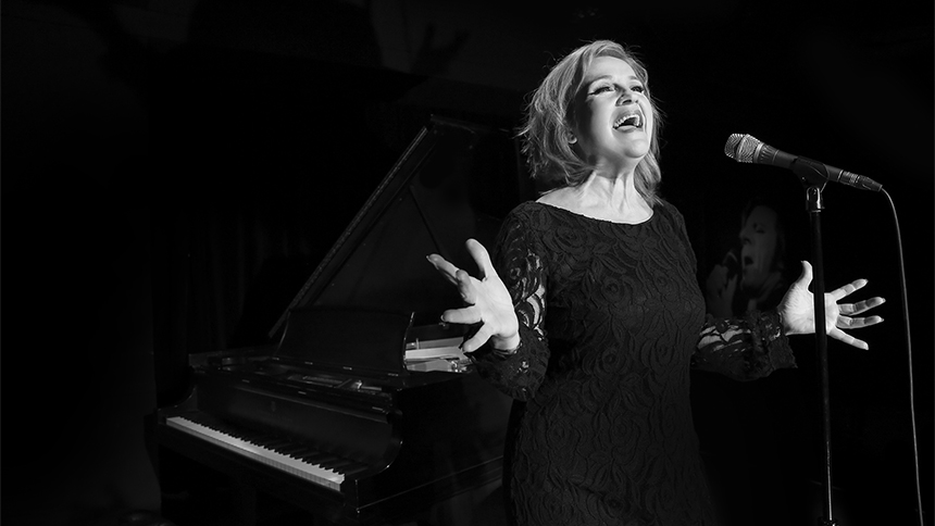 Photo de Marie Denise Pelletier en spectacle